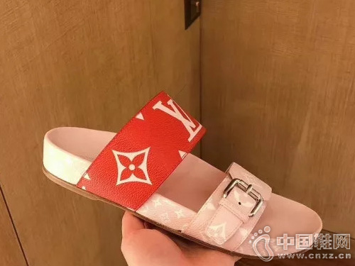 LV·������19�¿�Ůʿƽ����Ь