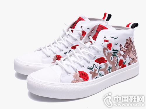 2019�й��糱����Ьblai hilton����ϣ�����¿�