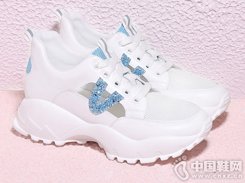 ͸���˶�Ь��ɫ��Ь�ļ���������2019�¿�