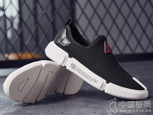 ʥ����������ʿ�¿����г���Ь��һ�ŵ�