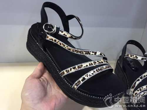 ��һŮЬ2019�ļ��¿����ɸ���Ь