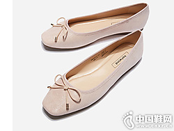 �¿�Ůʿ���������е�Ь�ȷ�ƽ��Ь