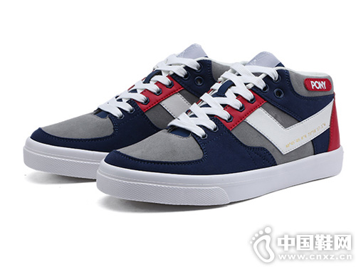 ����Pony�����˶���Ů���¿�ʱ�л���Ь