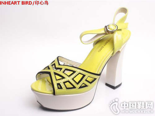 ӡ�����ļ�ʱ�з�ˮ̨��Ƥƴɫ�ο���Ь