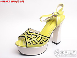 ӡ�����ļ�ʱ�з�ˮ̨��Ƥƴɫ�ο���Ь