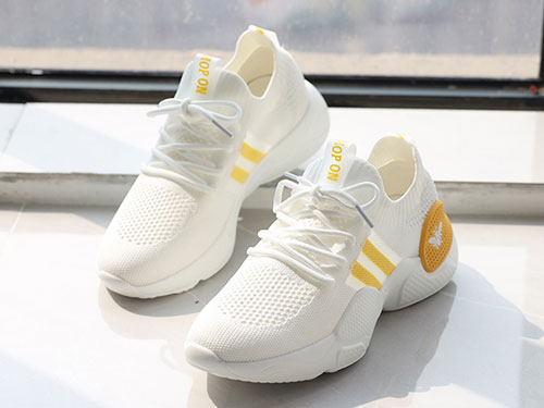 2019�¿��������С��ЬŮ�ο��ϵ��˶�Ь