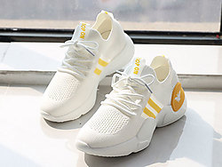 2019�¿��������С��ЬŮ�ο��ϵ��˶�Ь