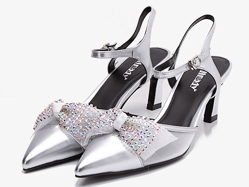 ˹�����ټ�ͷǳ�ڵ�ЬŮ��Ƥϸ���и�2019�¿�