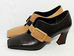 ��˿��������̥ţƤ��ڸ߷���һ�ִ�ʱ��ŮЬ