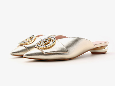 ��˹�����ͷͨ�ں����⴩����Ь����Ь