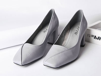 ������2019�¿�ŮЬţƤ��ͷ�ָ��е͸���Ь