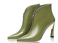 ����Ůʿ�����¿�ʱ�м�ͷŮʿ��ѥ