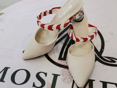 Ħ�����ǰ�ͷ��ͷ�ָ�����ŮЬ2020�����¿�