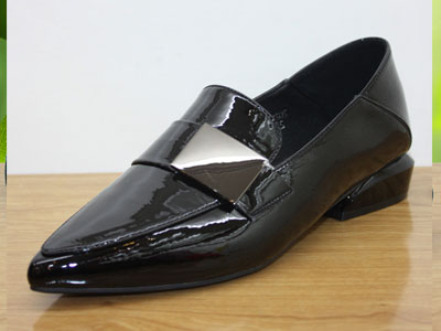 �����пڼ�ͷ�ָ�����Ů��Ь�͸�ʱ�е�Ь