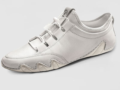 ���ն�����ƤЬ��Ƥ���װ�ɫ��Ь�ٴ��Ь