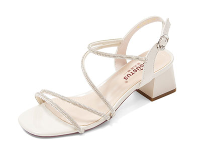 �¹�˹����Ů��ˮ��¶ֺ��ЬŮ�и�ʱ��һ�ִ�