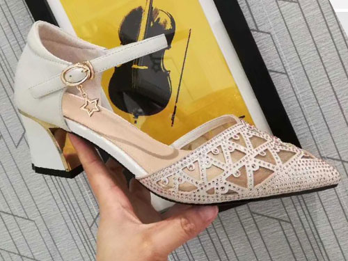 ����ŮЬ2020����Ƥ��ɴ�ο�ˮ�����Ь