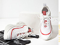 ���ö�-����ʱ��С��Ь���к���ϵ�Ь