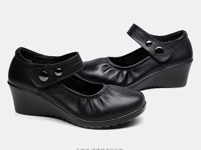 ����������Ь��Ƥ����������ŮЬǳ�ڵ�Ь