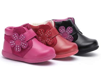 BubbleGummers������ƤСͯѥʱ�л������ж�ѥ