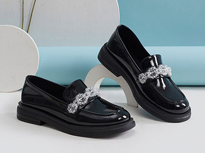 ɫ��ŮЬ2021�ﶬ��չʾ