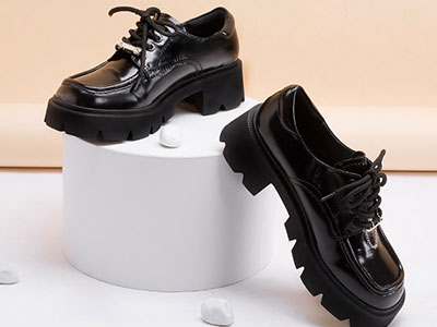 ɫ��ŮЬ2021�ﶬ��չʾ