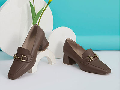 ɫ��ŮЬ2021�ﶬ��չʾ