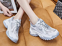 ����2021�¿��ʱ�к�������ϵ�Ь��