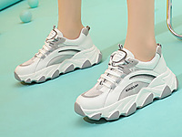 ����2021�¿��װٴ�У԰ѧ���˶��������ϵ�Ь