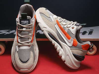 ��ţ������Ь�＾�¿����߶����˶������ܲ��ϵ�Ь