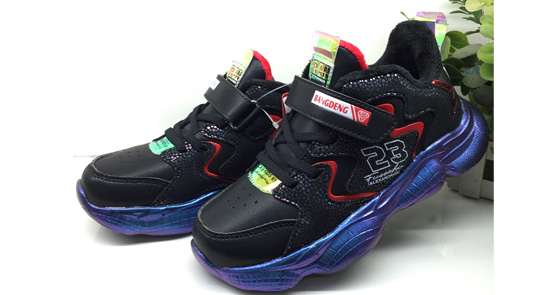 �����ͯ����ЬƤ���ˮ�����˶�Ь��