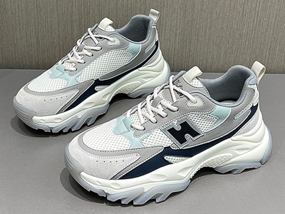 ��������͸������ϵ�ЬŮ��21���ٴ�