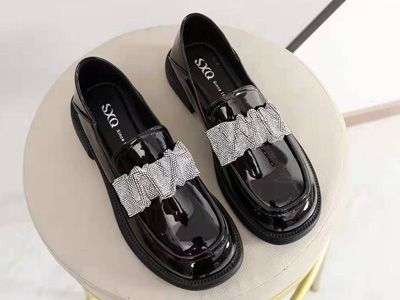 �������ɫŮЬ�¿�Ӣ�׷���Ƥ����ƽ��������Ь