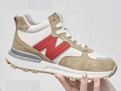 ;����Ь��������Ůʿʱ���˶�Ь