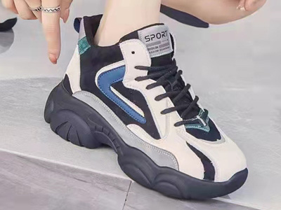 ;����Ь��������Ůʿʱ���˶�Ь�¿�