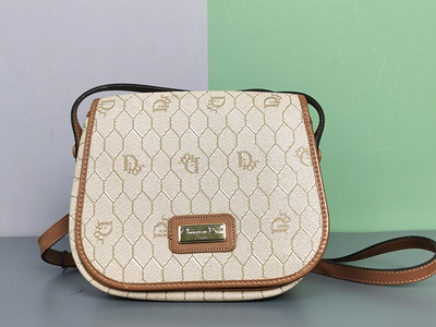 �ϰ�Ůʿ��ɫ�䳲ϵ��б���