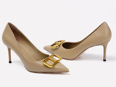 MELODIE��¶��2022���¿��ɫţƤϸ�߸�ǳ�ڼ�ͷ��Ь