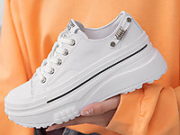 Ӣ�Ӷ��ɸ��ŮЬ2022���ļ����ߺ��ϵ��С��Ь