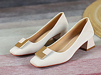 ����ָ���ЬŮ�и���Ƥ��ĥ��2022�괺��