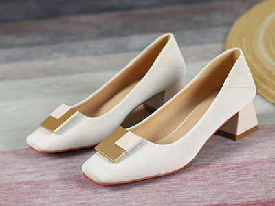 ����ָ���ЬŮ�и���Ƥ��ĥ��2022�괺��