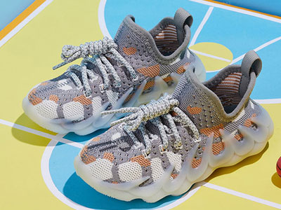 �����ܶ�ͯ�˶�Ь����͸��2022�¿��ļ�С��ͯҬ��Ь