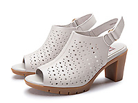 Martniel���ڶ���Ь2022���ļ�����һ�ֿ۴����͸��ŮЬ