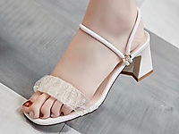 ����Ů��JIAOMANYUNʱ���и���Ь