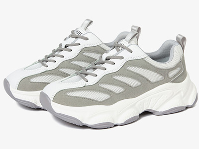 ����ͼ�¿����м�Լƴɫ�и�ƽ�������ϵ�ЬŮЬ