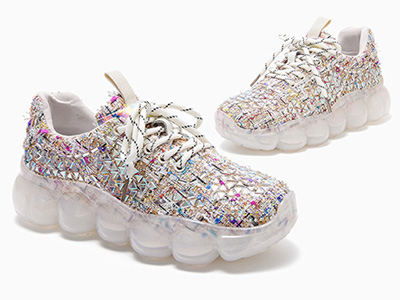 PARKDANCE���ɵ�˿����ʱ�������ϵ�Ь