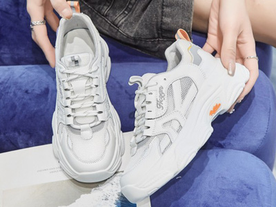 �ܿ���2022���ļ��¿��ϵ�Ь�����˶�ƽ��͸��