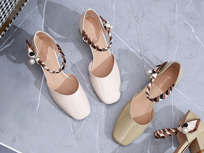 �����ļ��¿�ʱ�аٴ�ŮЬԲͷ�ָ��п���Ь