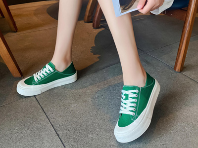 ����ѧ������ЬŮ���а�Ь����Ͱ�ϵ��͸���ٴ�