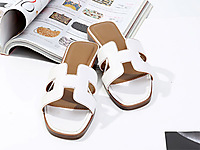 ��������h��ЬŮ�ļ�ƽ��ʱ���⴩��Ƥ�¿�H��Ь����ɳ̲����һ����Ь