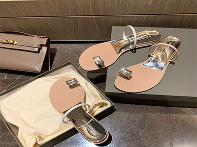 ���Ĵ�ˮ����ӵ������߼�ֺƽ������ЬŮ�⴩ʱ��